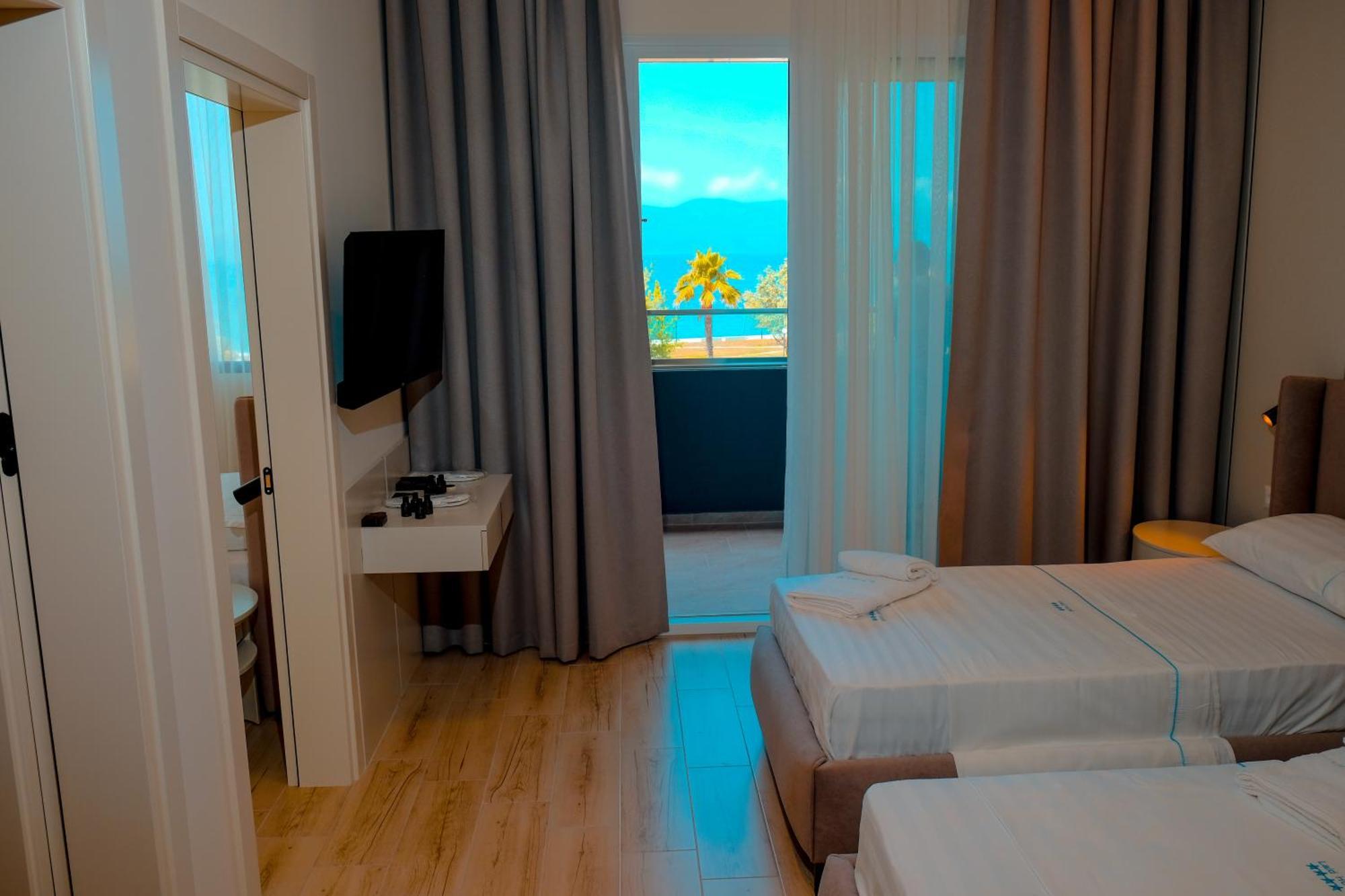 Laid Hotel Vlore Exterior photo