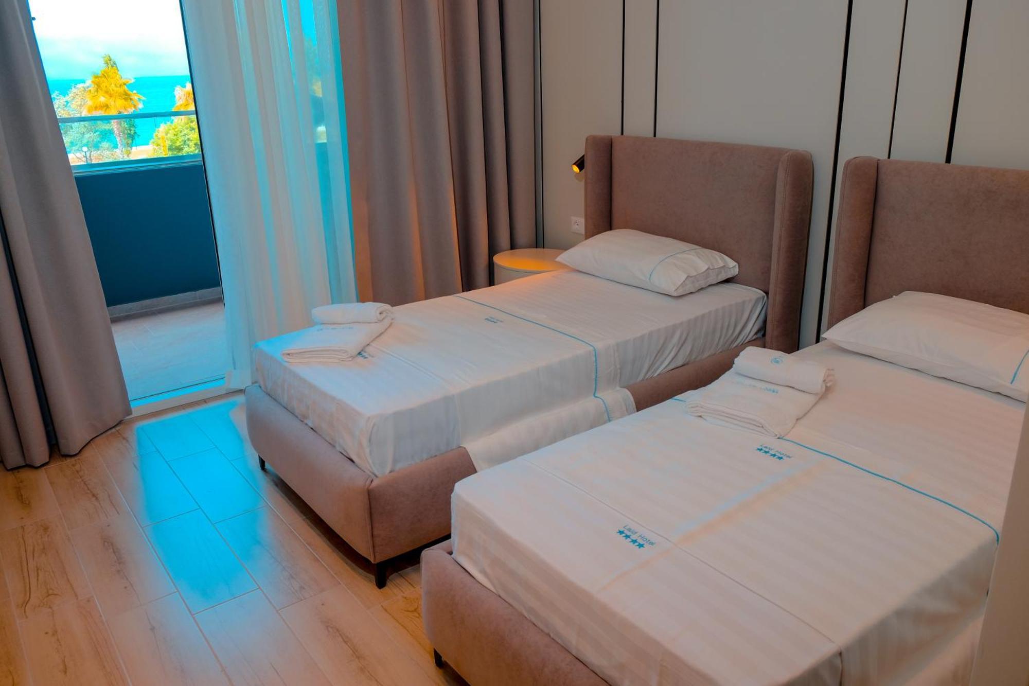 Laid Hotel Vlore Exterior photo