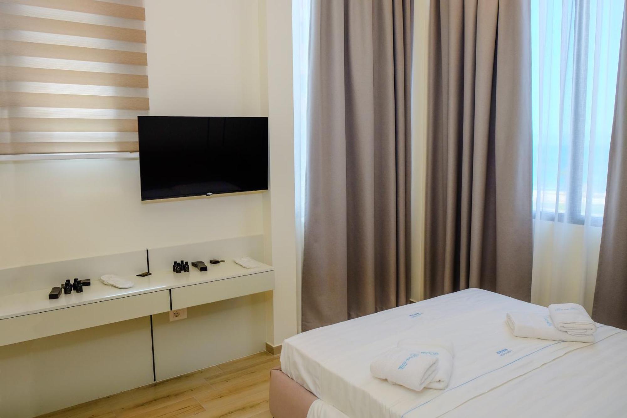 Laid Hotel Vlore Exterior photo
