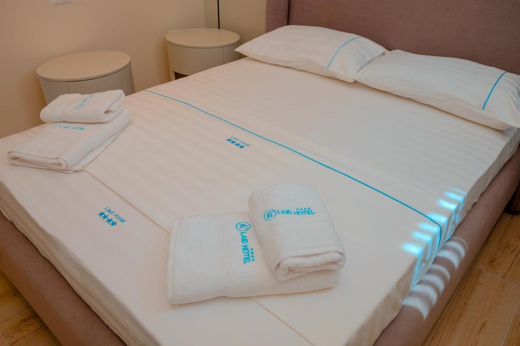 Laid Hotel Vlore Exterior photo