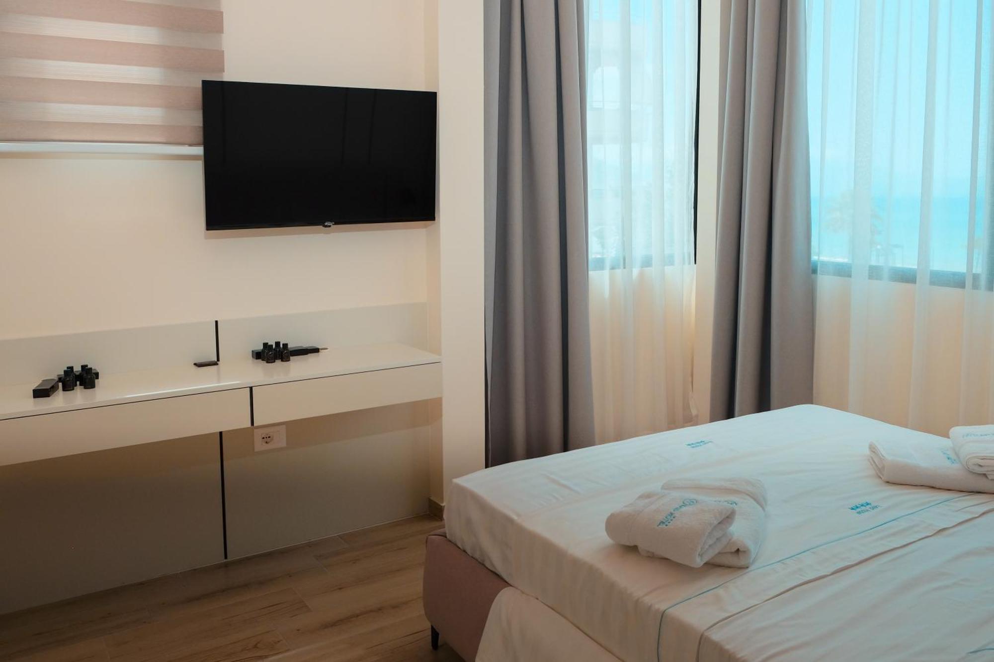 Laid Hotel Vlore Exterior photo