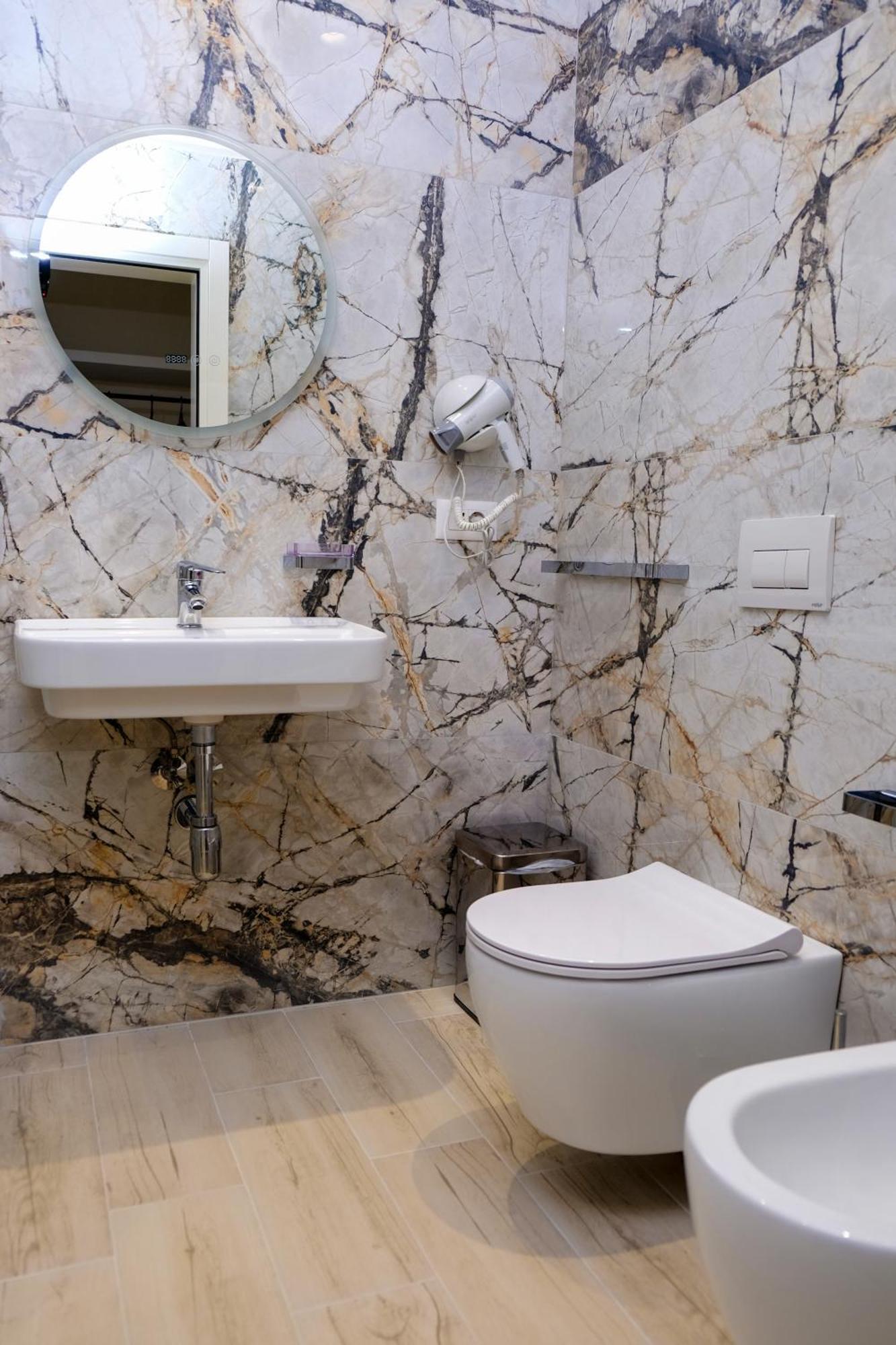 Laid Hotel Vlore Exterior photo