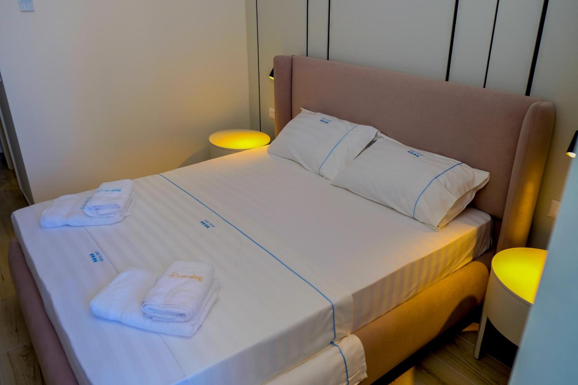 Laid Hotel Vlore Exterior photo