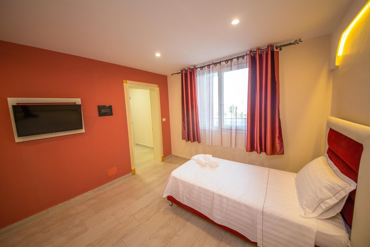 Laid Hotel Vlore Exterior photo