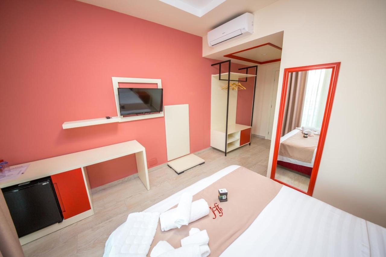 Laid Hotel Vlore Exterior photo