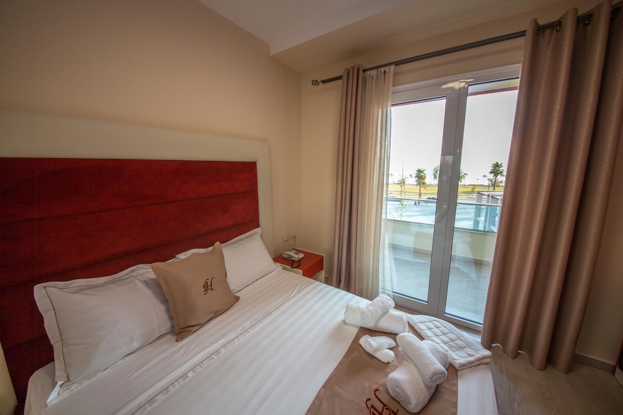 Laid Hotel Vlore Exterior photo