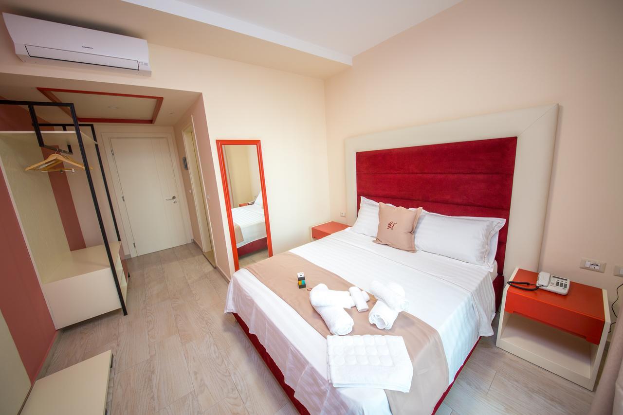 Laid Hotel Vlore Exterior photo