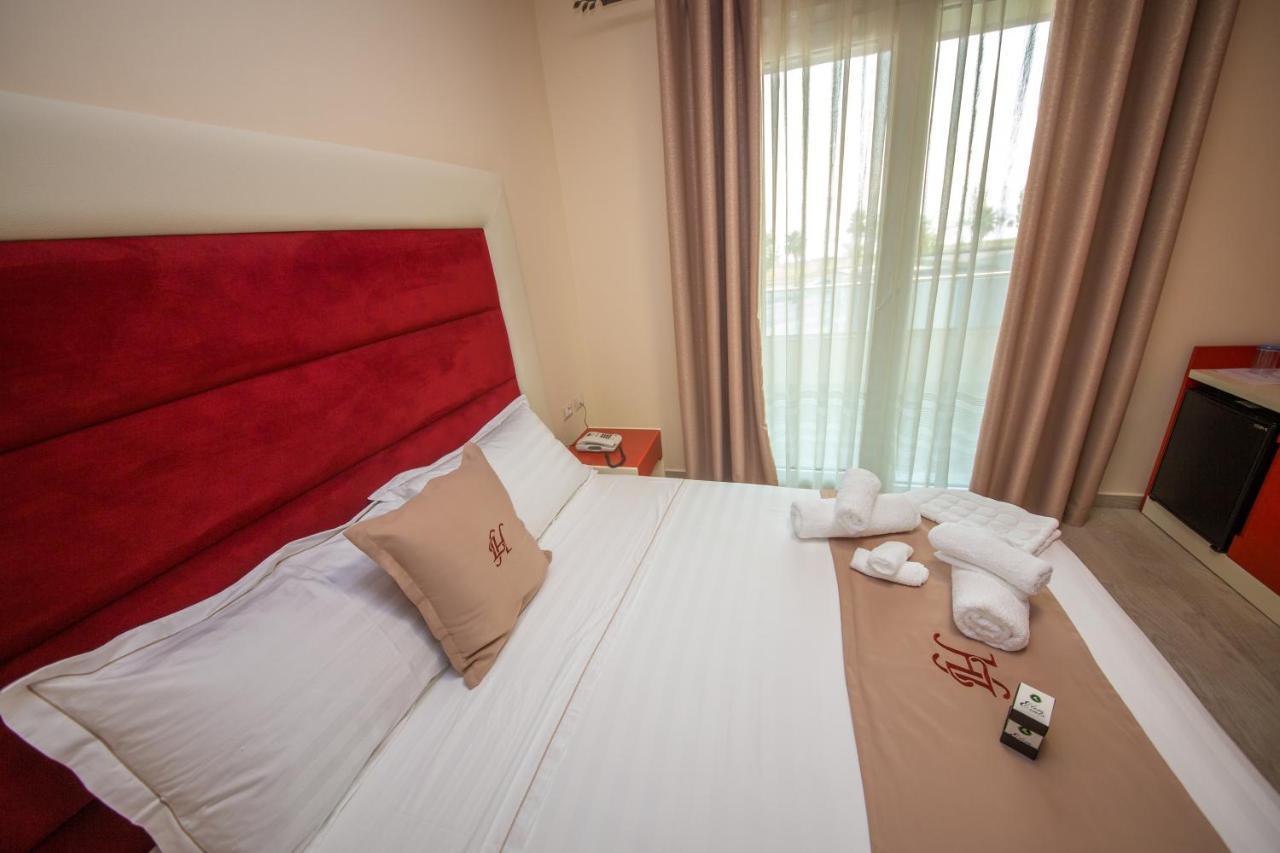 Laid Hotel Vlore Exterior photo