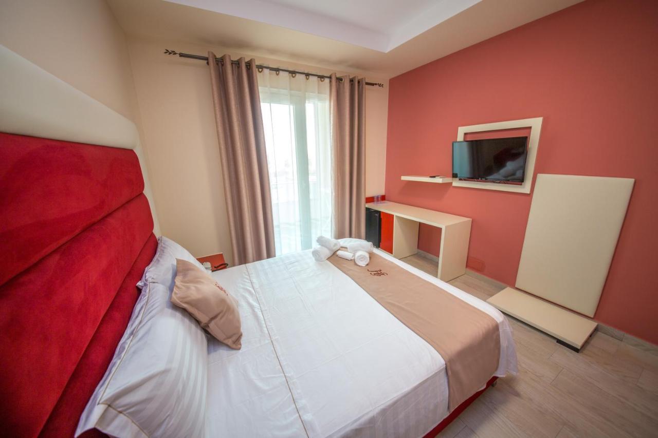 Laid Hotel Vlore Exterior photo