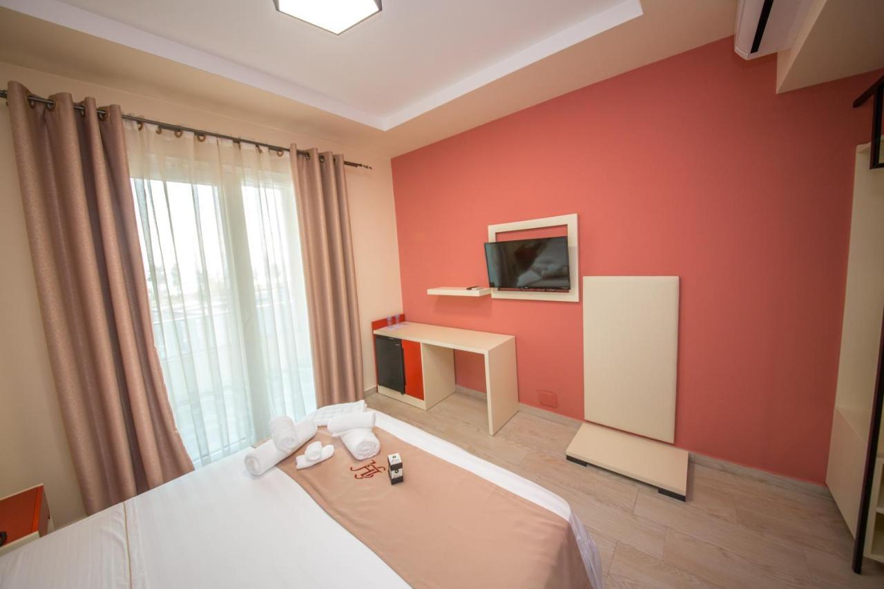 Laid Hotel Vlore Exterior photo