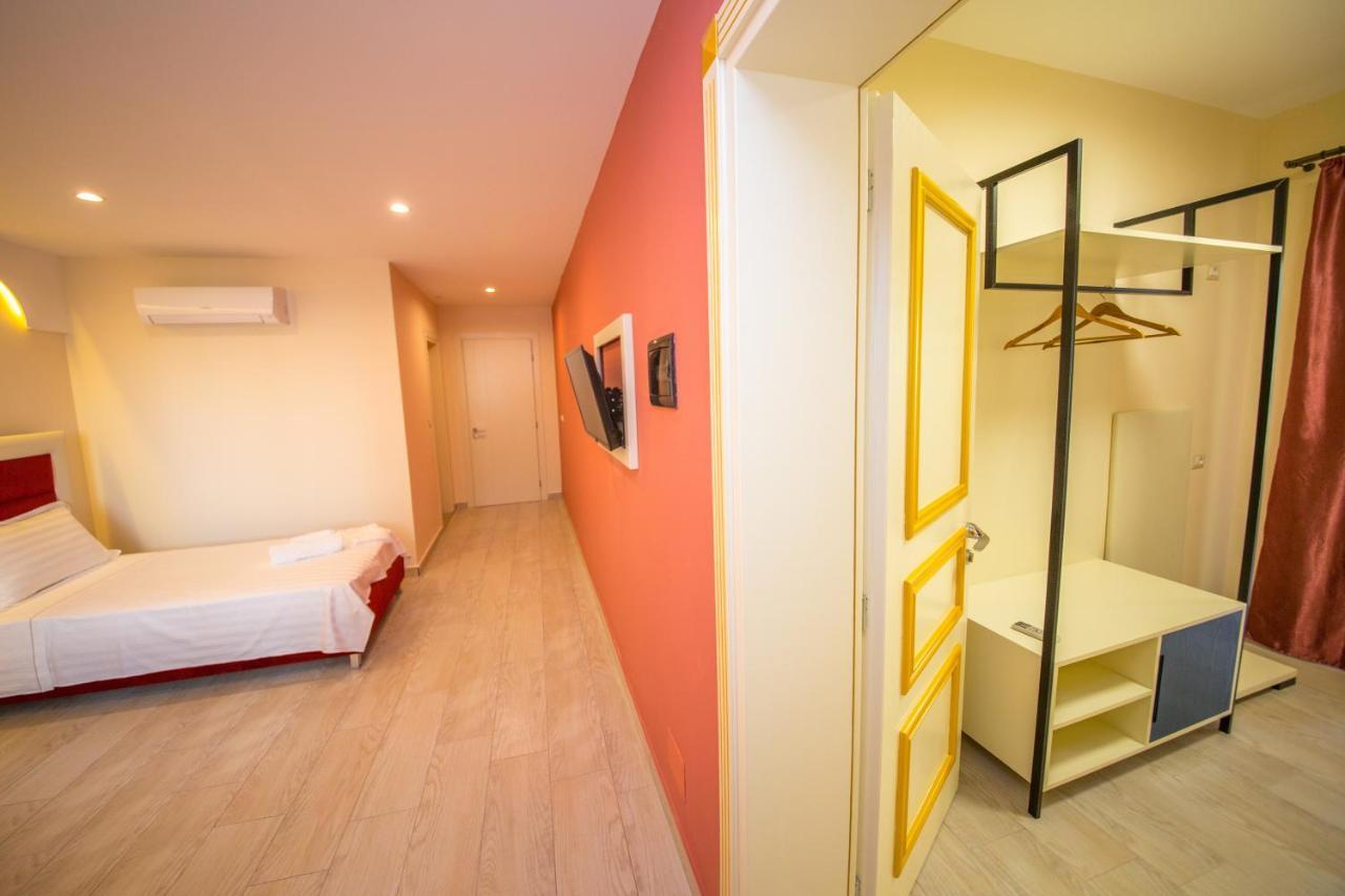 Laid Hotel Vlore Exterior photo