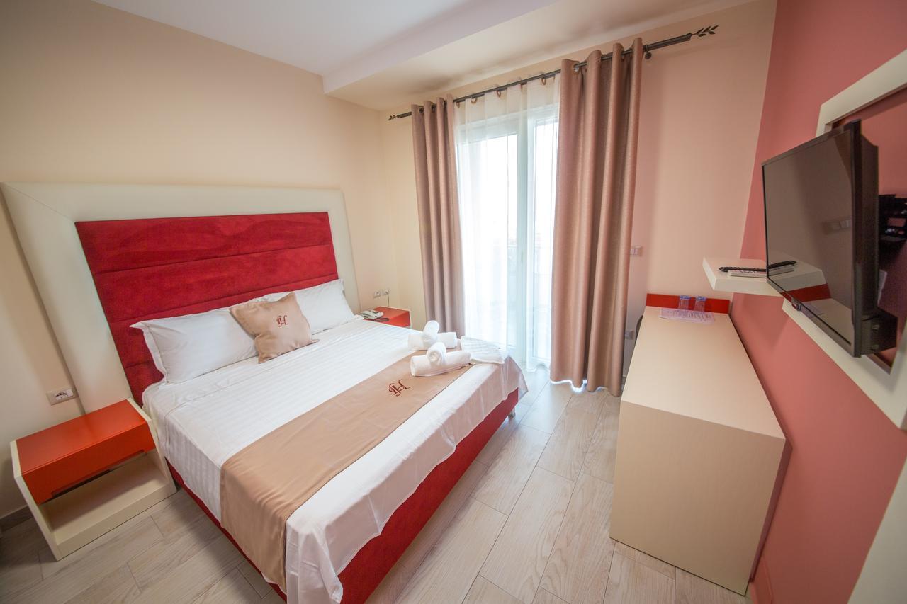 Laid Hotel Vlore Exterior photo